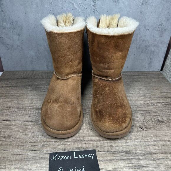 UGG~Women's~Chestnut Bailey Bow II~Short Sheepskin Boots(1016225)~Size 6 - Picture 3 of 12